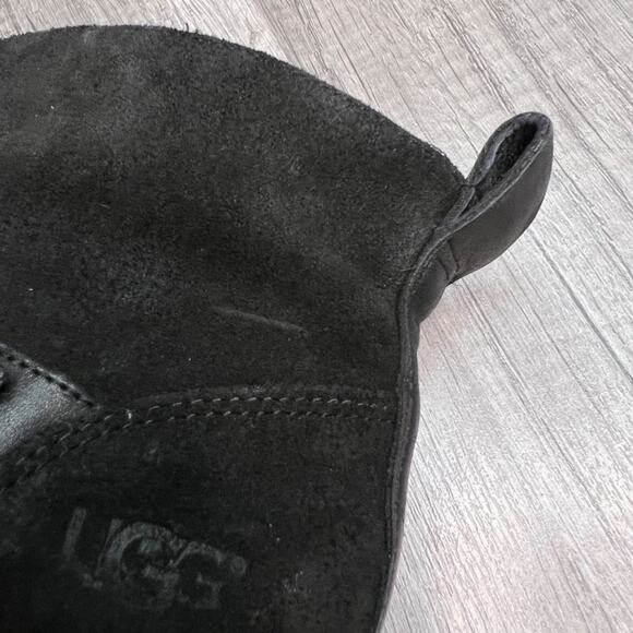 𝅺UGG Wright Belted Boots Booties Low Heel Black Suede Shearling Footbed Size 7 - Picture 9 of 11